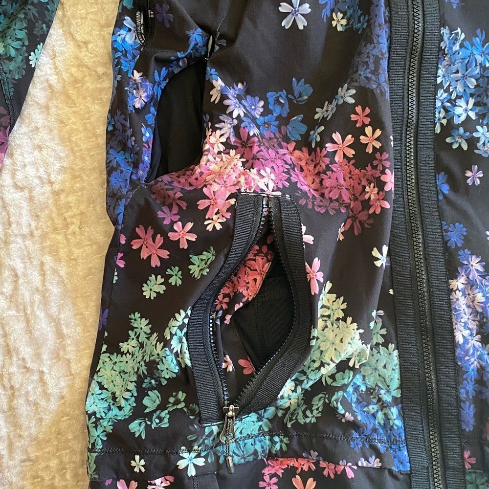 Lululemon Floral Patterned Jacket - Picture 5 of 9
